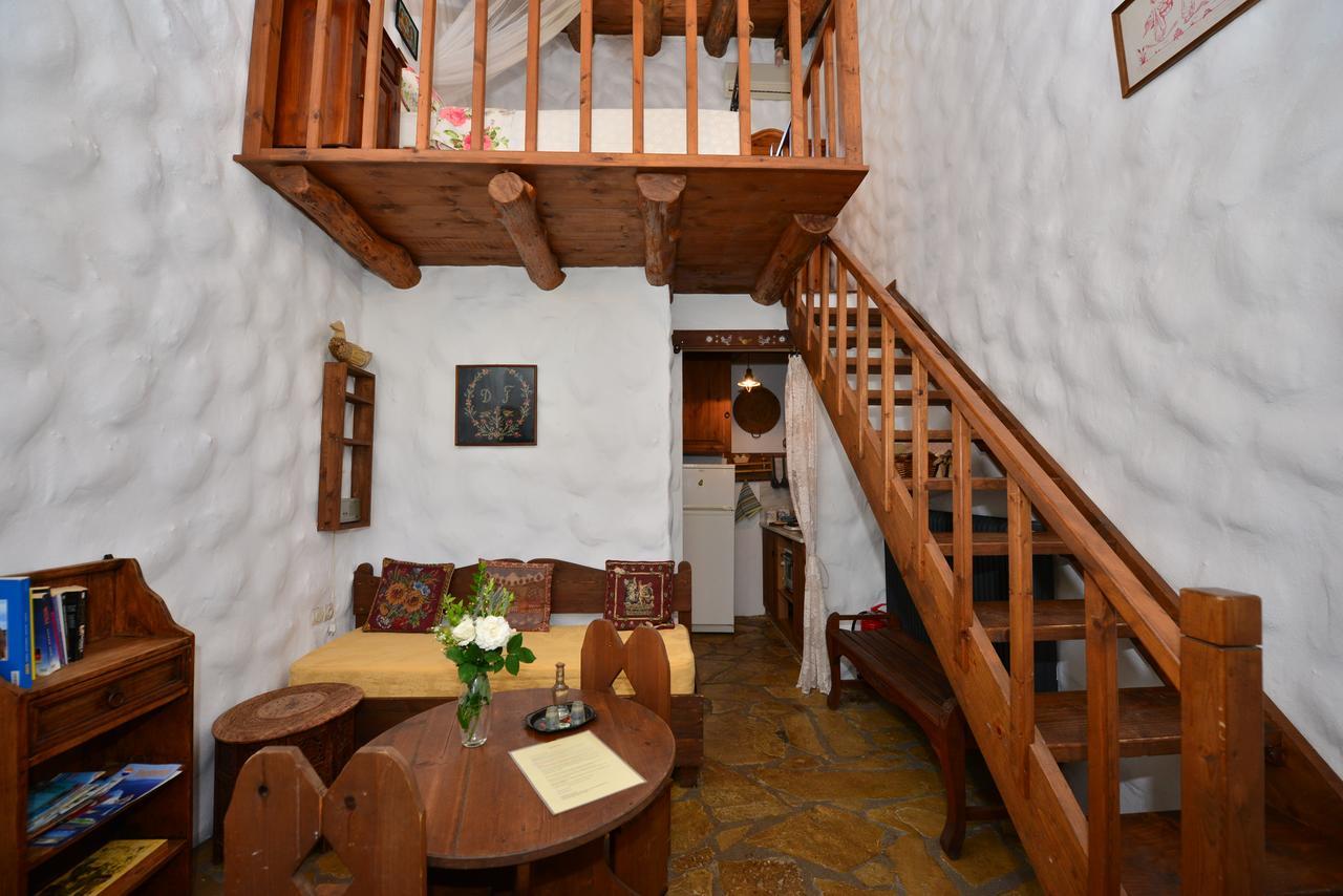 Viglatoras Appartement Sárkhos Buitenkant foto